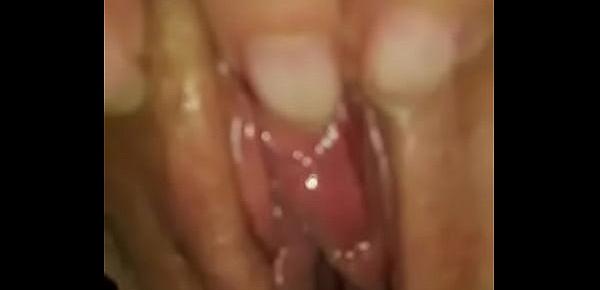  Mother jerks her pussy out of which secretion comes out